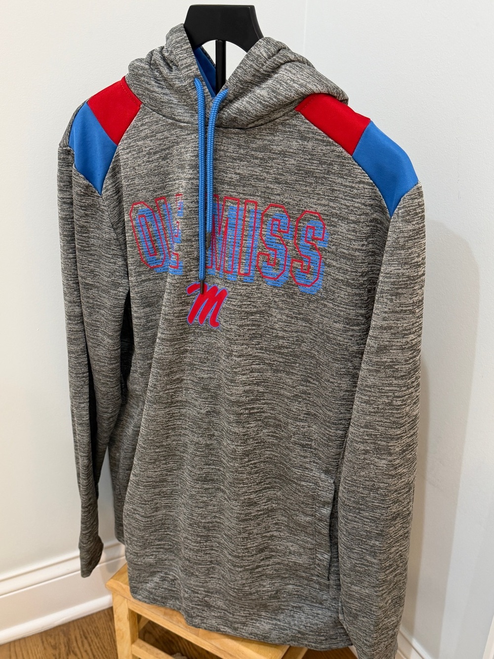 Men’s Colosseum Ole Miss Rebels Heather Gray Dozer Pullover Hoodie